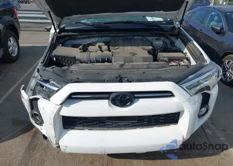 2020 Toyota 4Runner Sr5 Premium z USA, uszkodzony, nr VIN JTEBU5JR2L5765401